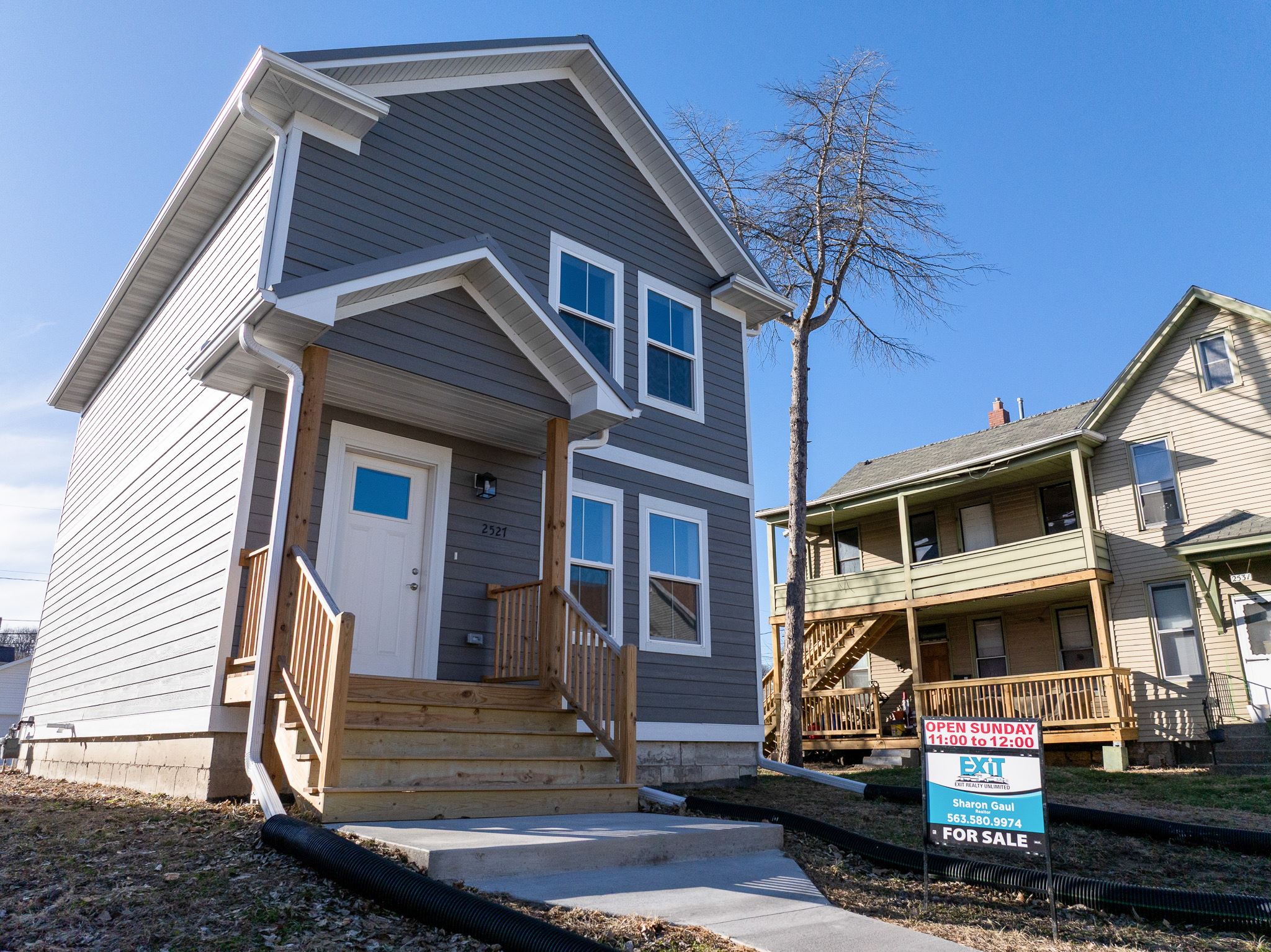 Front of the Dubuque House